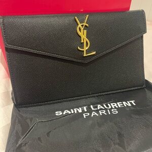 NWOT DESIGNER INSPIRED UPTOWN POUCH/CLUTCH 😍